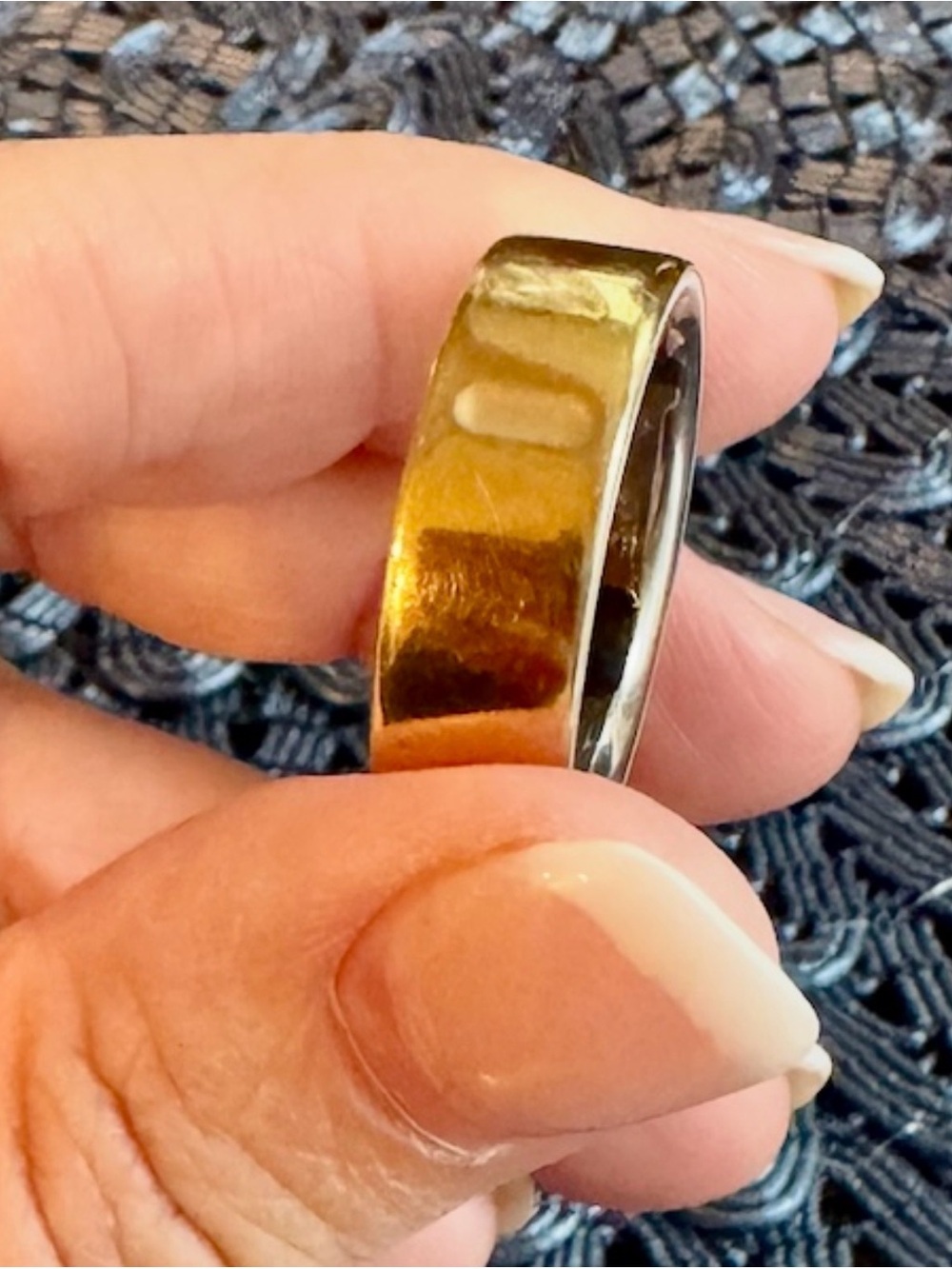 Oura Ring 4 – Gold – Size 11 - Picture 5 of 13